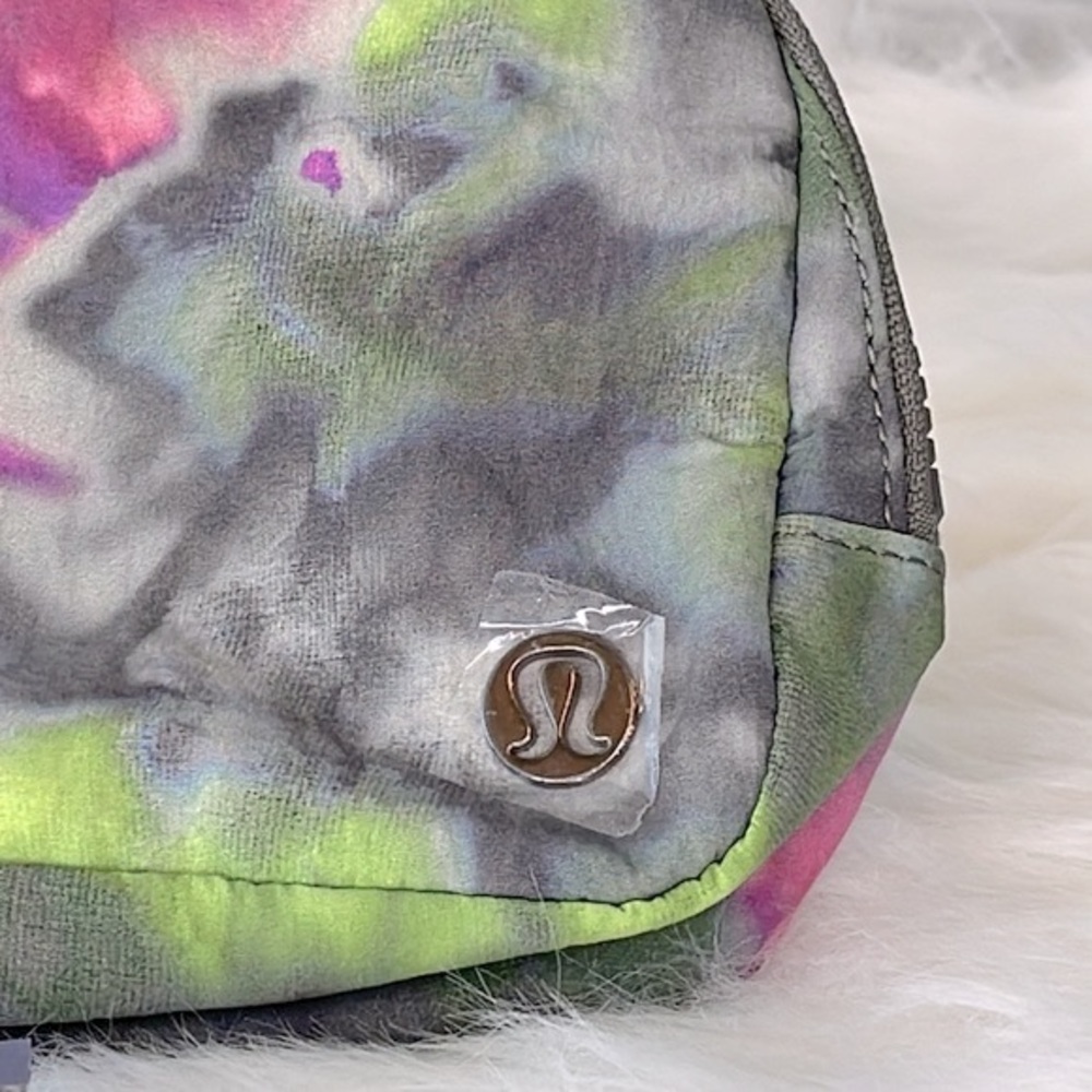 Lululemon Everywhere Belt Bag 1L (Hyper Dye Multi/Rover) - Picture 11 of 11